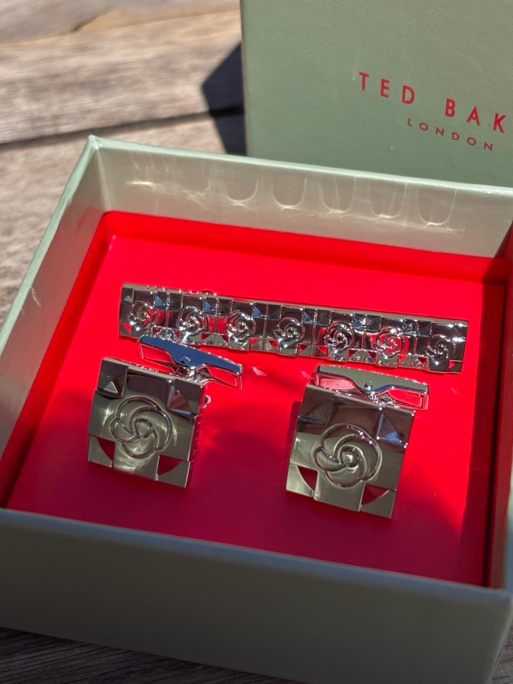 Ted Baker Silver Tone Floral Motif Cufflinks and Tie Bar Set